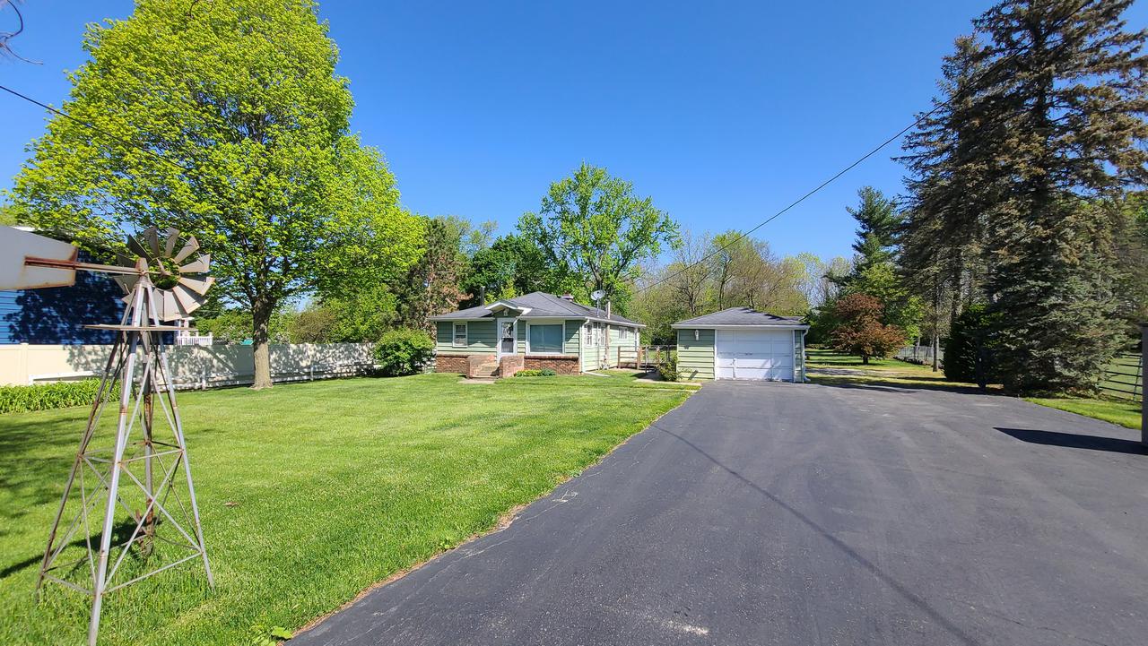 35W396 Pearson Dr., Wayne, IL 60184