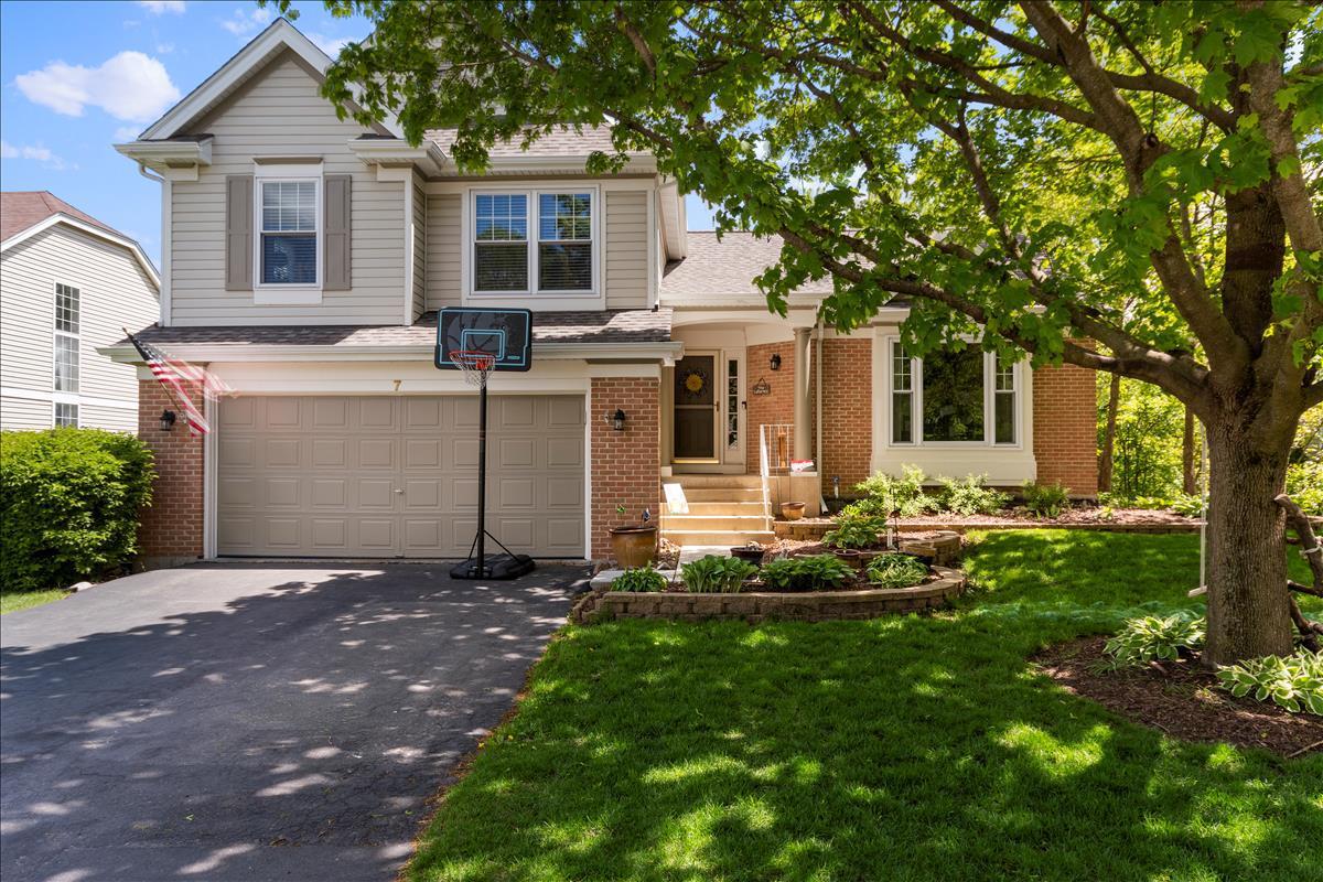 7 S London Ct., South Elgin, IL 60177