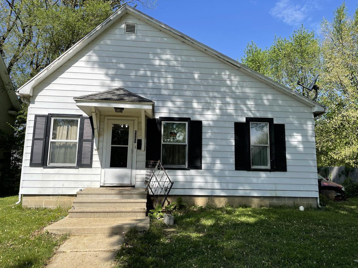 1207 N Walnut St., Champaign, IL 61820