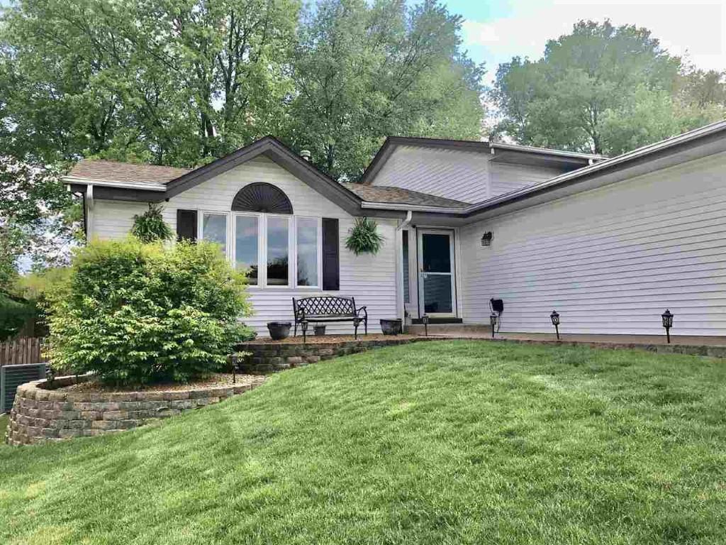 948 Thickett Tr., Roscoe, IL 61073