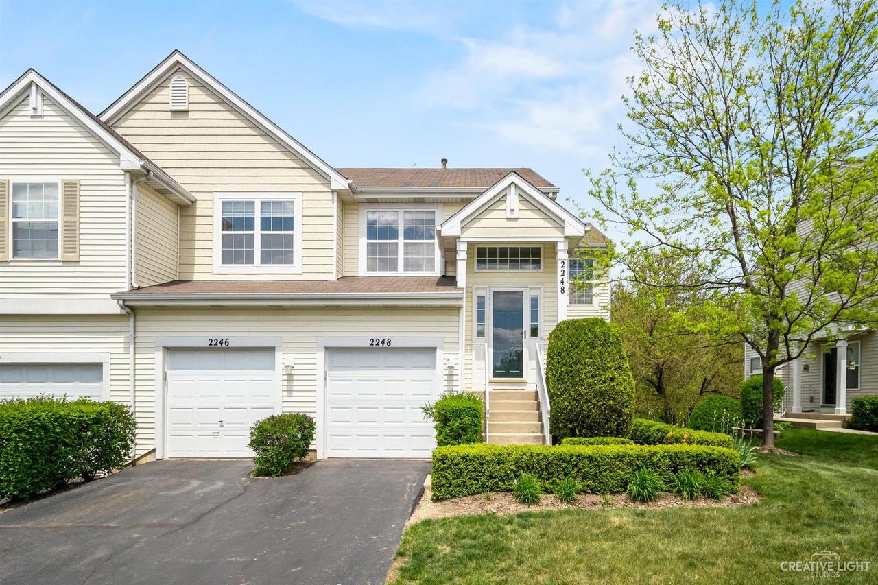 2248 Woodside Dr., Carpentersville, IL 60110