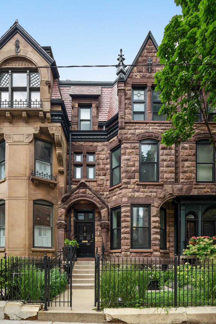 42 E Schiller St., Chicago, IL 60610