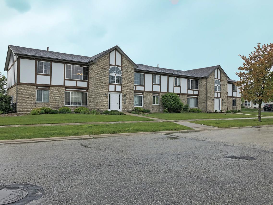 1401 Root St. #1W, Crest Hill, IL 60403