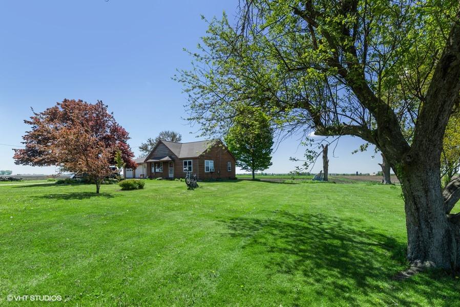 16218 Mt. Hunger Rd., Sycamore, IL 60178