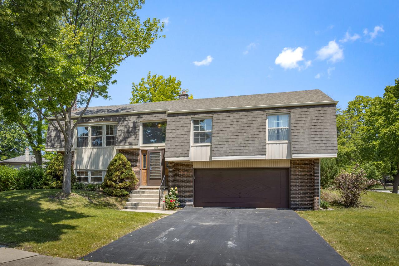 712 Linden Ct., Itasca, IL 60143