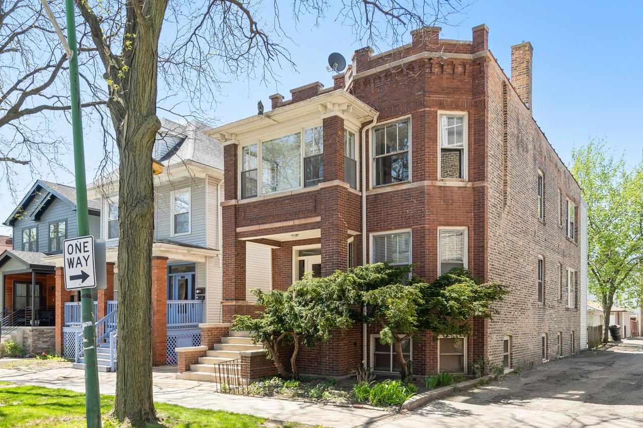 4536 N Sawyer Ave., Chicago, IL 60625