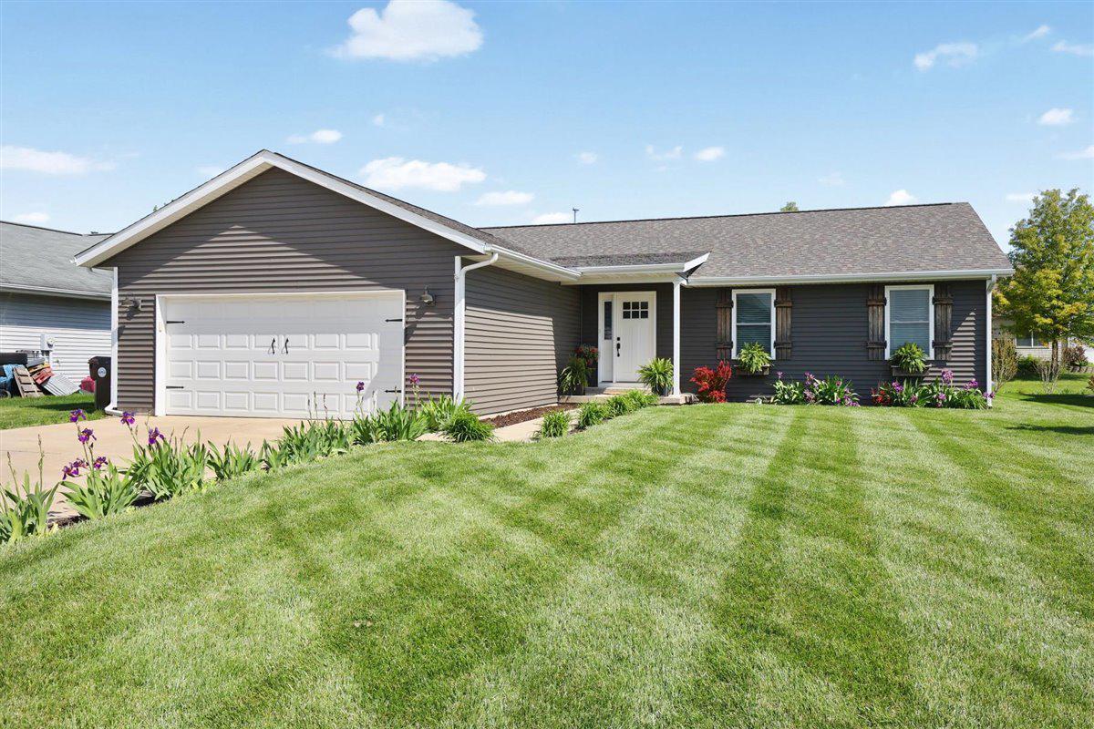 1460 Honeysuckle Ln., Farmer City, IL 61842