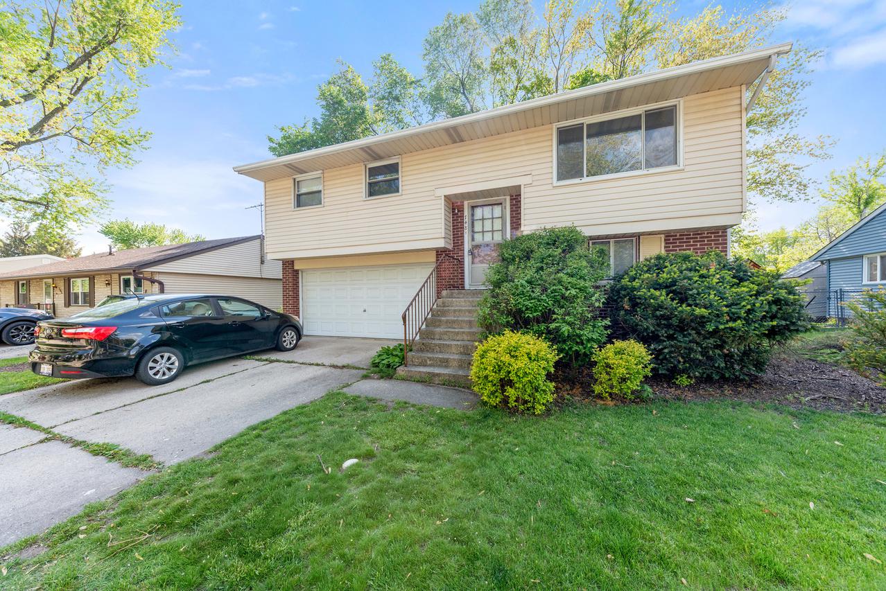 748 Farragut Ave., Romeoville, IL 60446