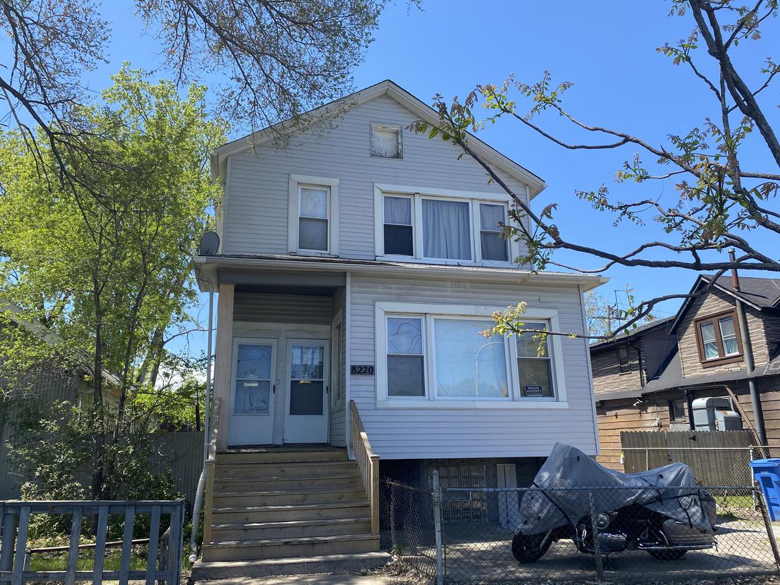8220 S Vincennes Ave., Chicago, IL 60620