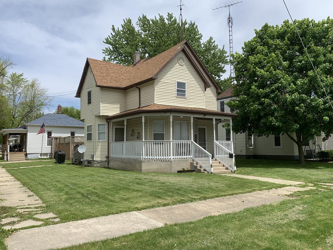 517 W Washington St., Clinton, IL 61727