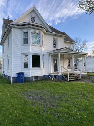 327 E Main St., Bradford, IL 61421