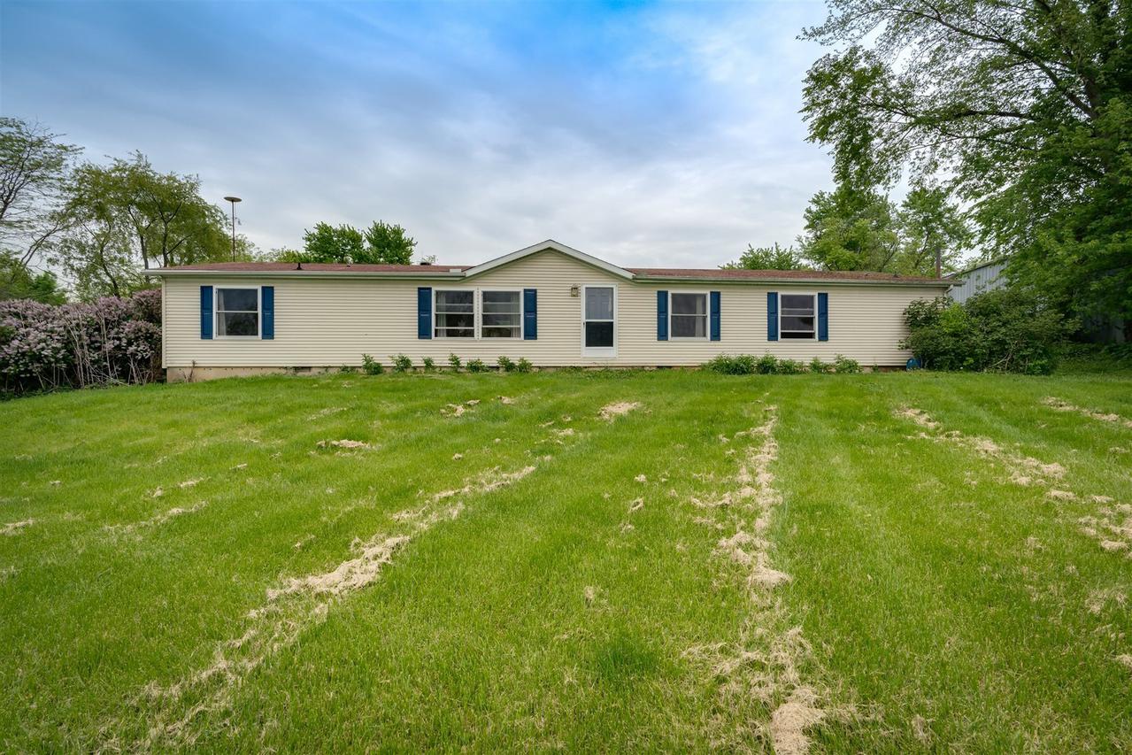 2642 1600th Ave., Atlanta, IL 61723