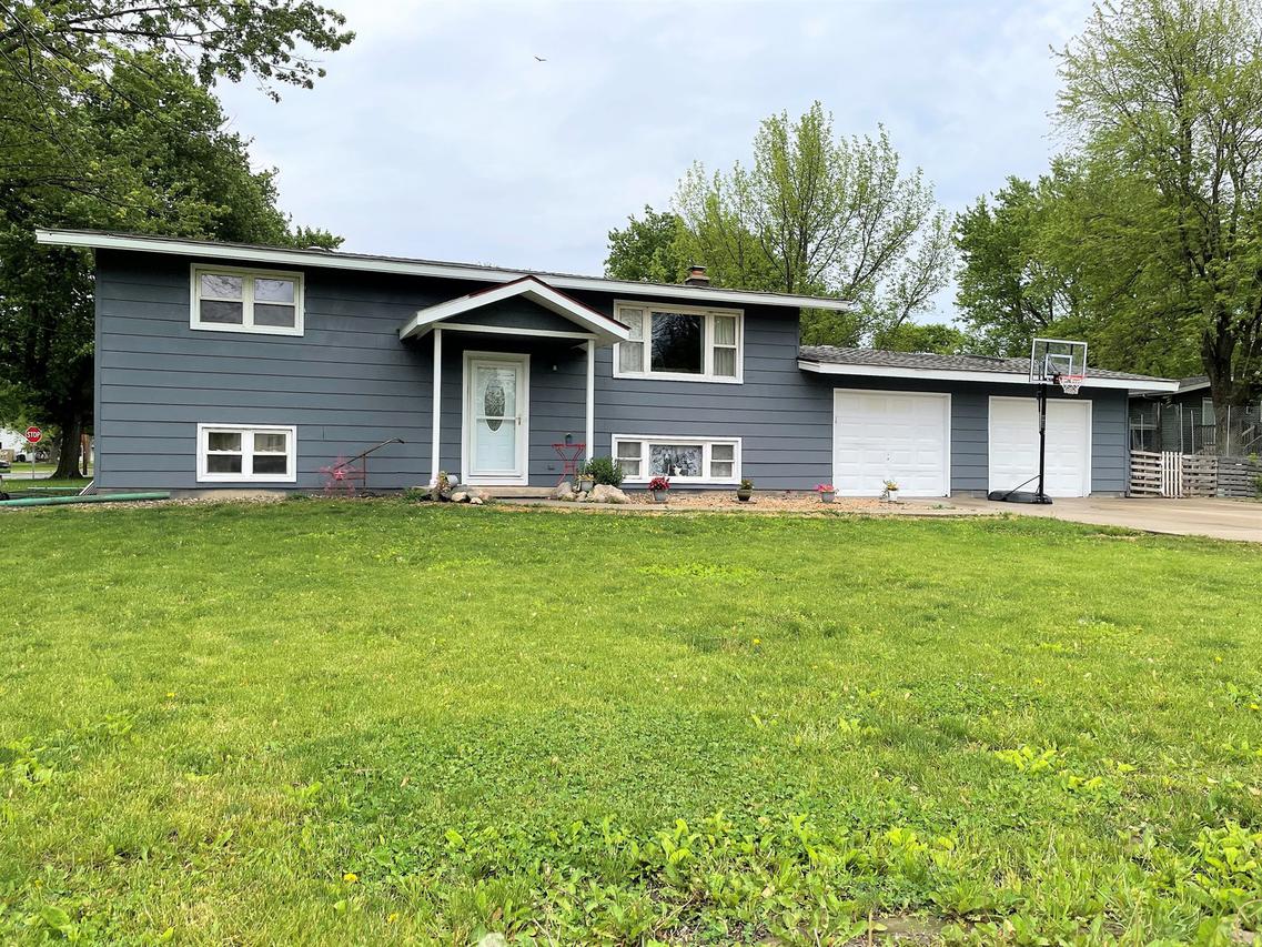 210 W Austin St., Tolono, IL 61880