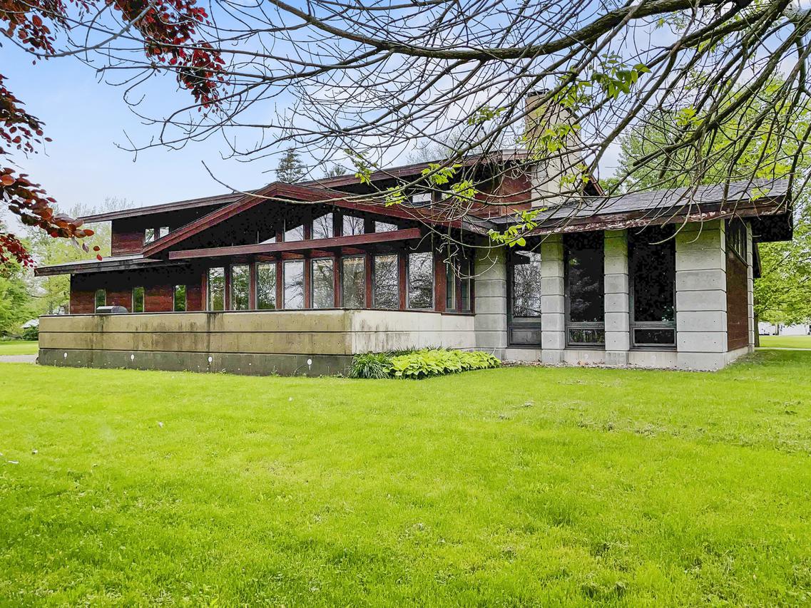 580 E Concord St., Sheldon, IL 60966