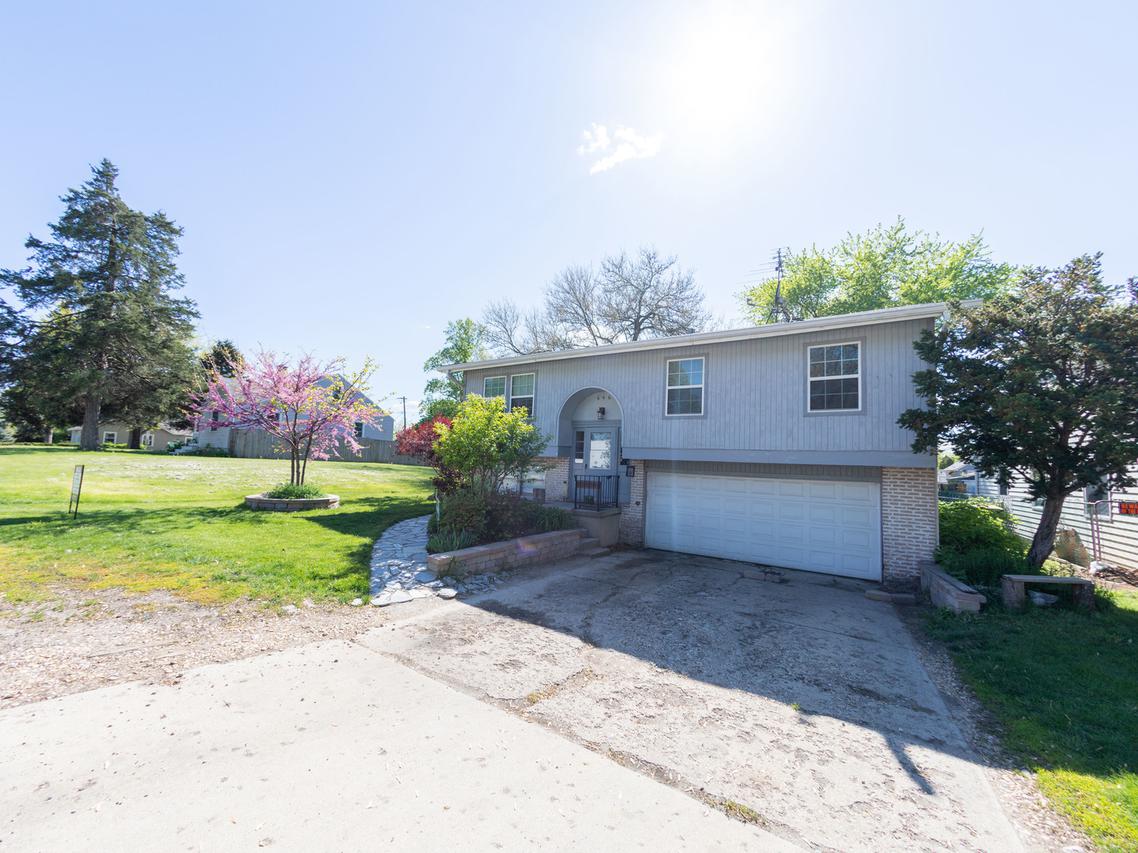 646 S Neltnor Blvd., West Chicago, IL 60185