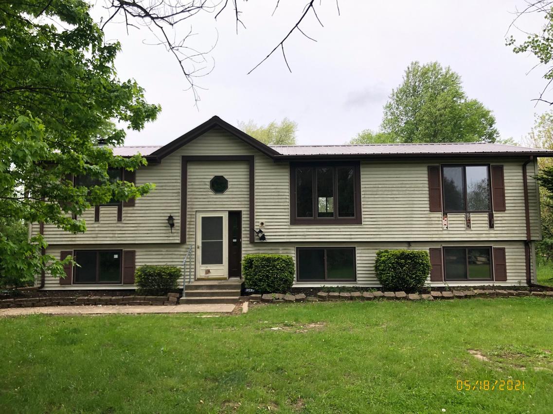 1300A N 10000e Rd., Momence, IL 60954