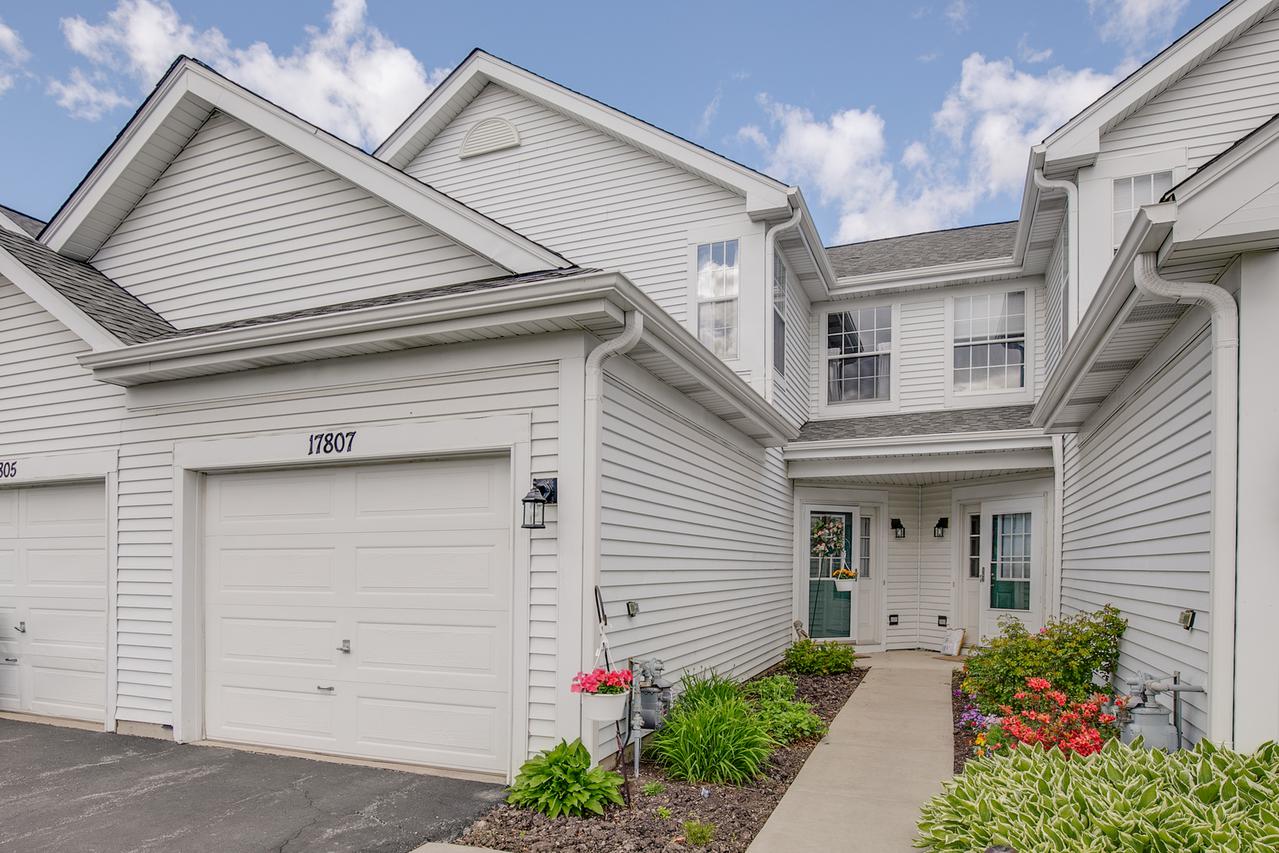 17807 W Braewick Rd., Gurnee, IL 60031