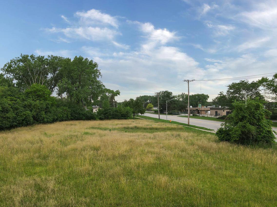17W524 Fullerton Ave., Addison, IL 60101
