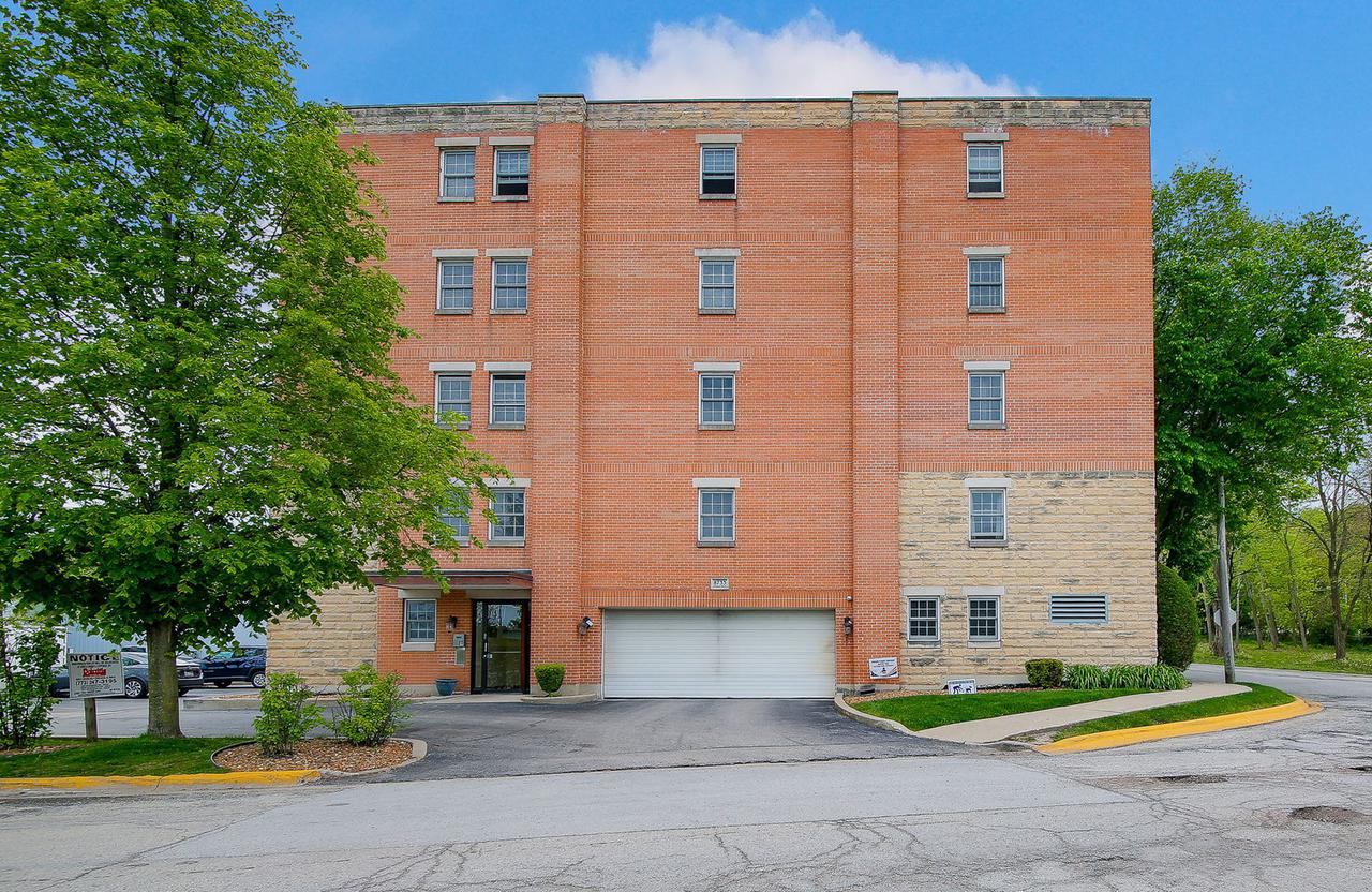 8733 Willow Blvd. #3D, Willow Springs, IL 60480