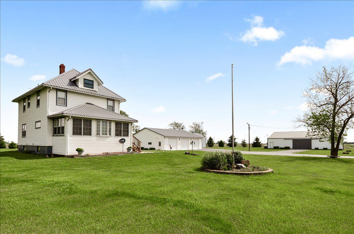 2230 E 300 North Rd., Paxton, IL 60957