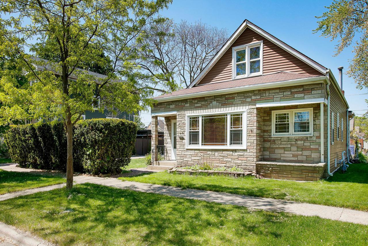 4140 Elm Ave., Lyons, IL 60534