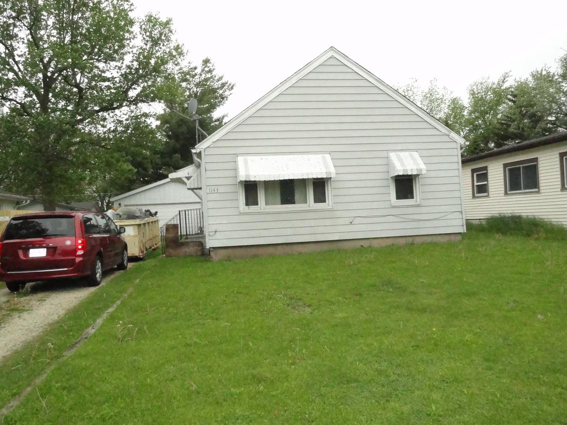 1143 S 6th St., Dekalb, IL 60115