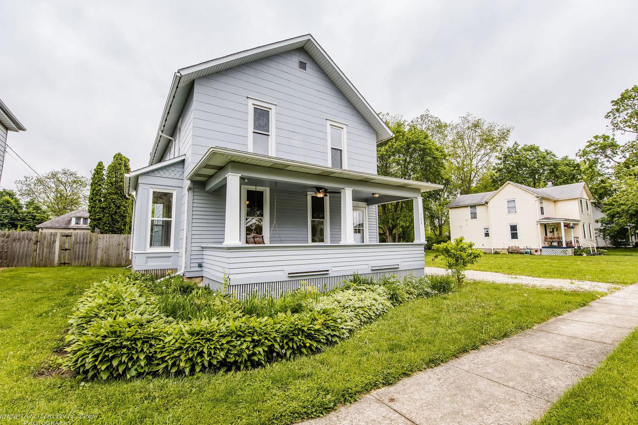 228 W State St., Paxton, IL 60957