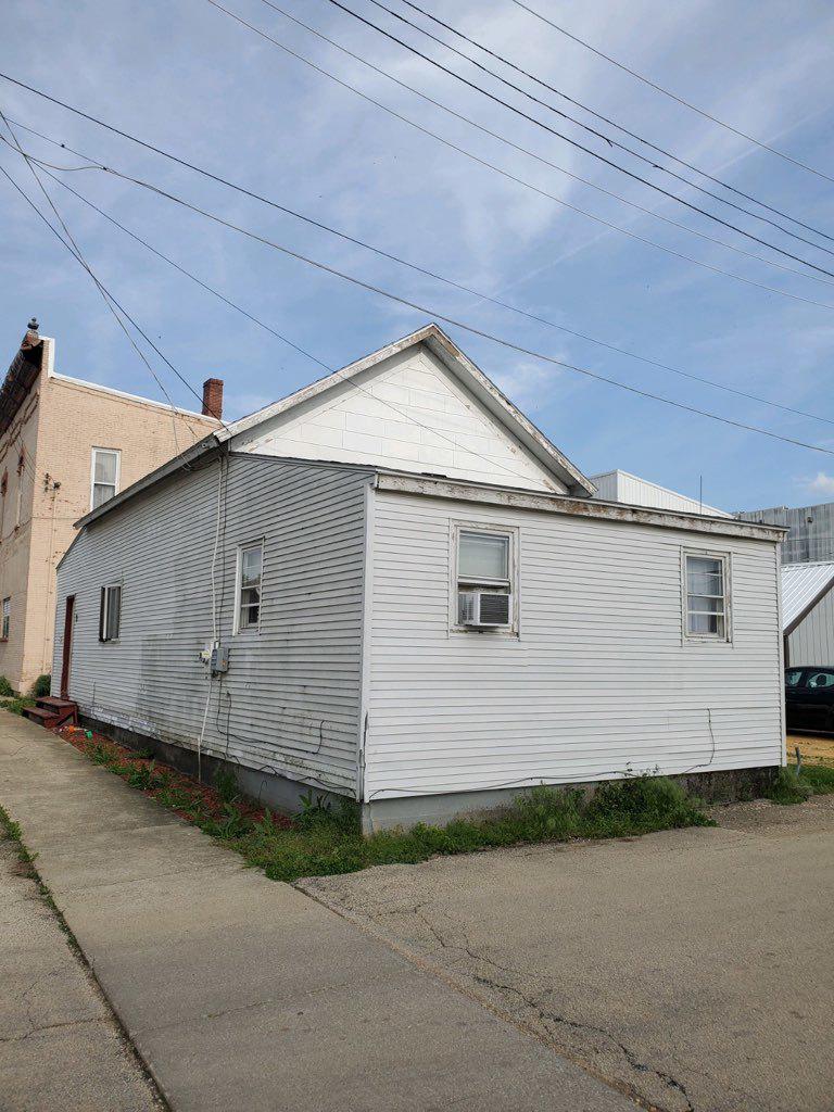9 W 4th St., Milledgeville, IL 61051