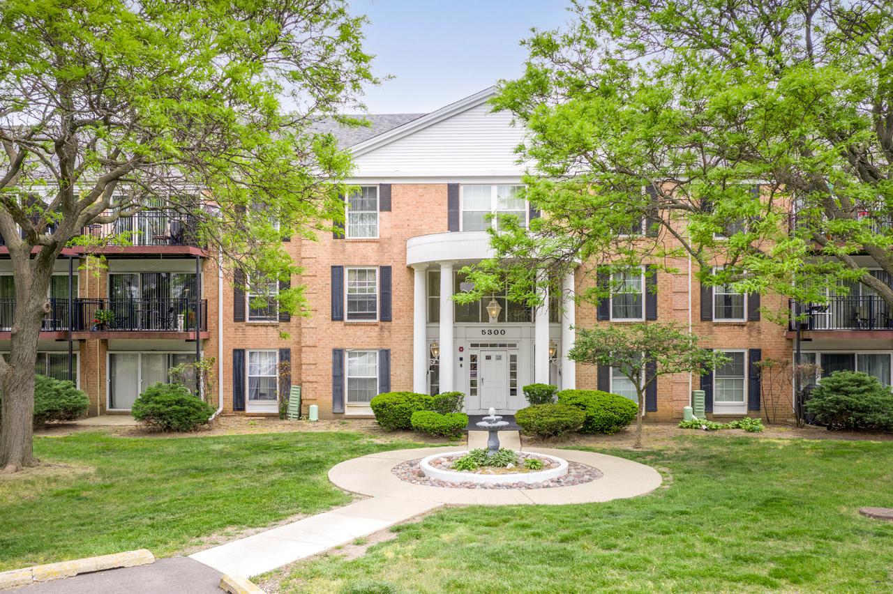 5300 Carriageway Dr. #304, Rolling Meadows, IL 60008