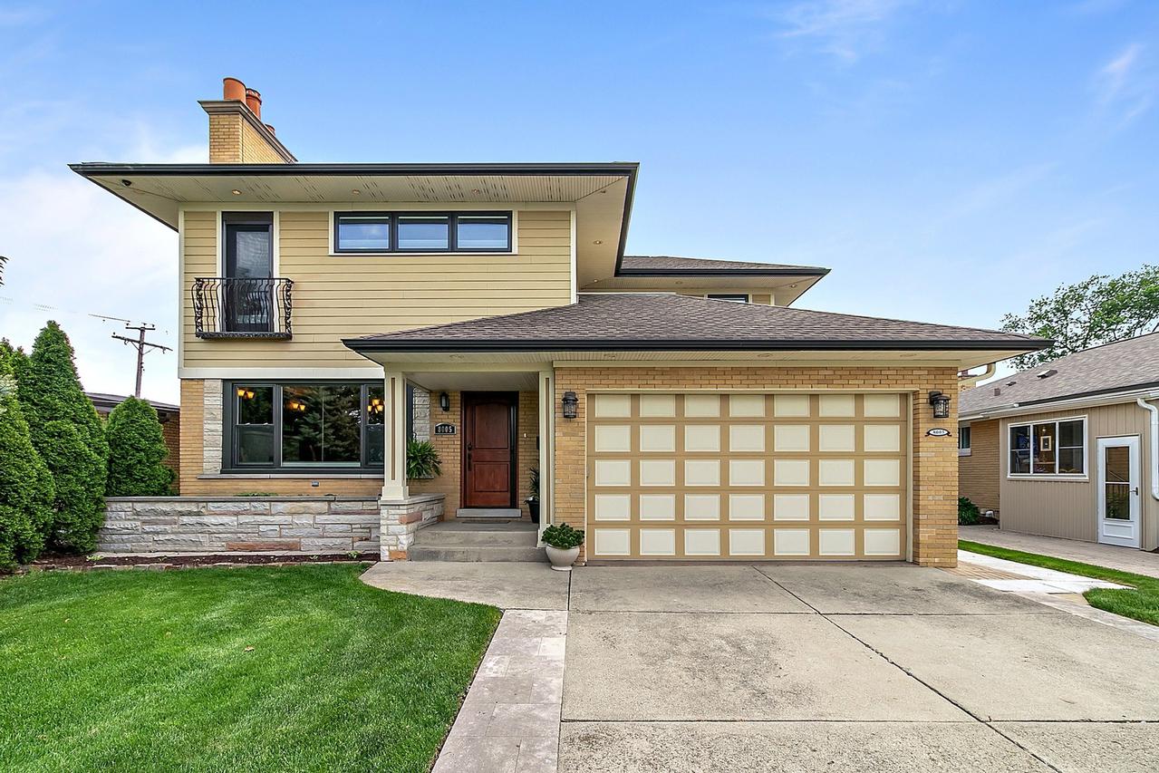 8005 Country Club Ln., North Riverside, IL 60546