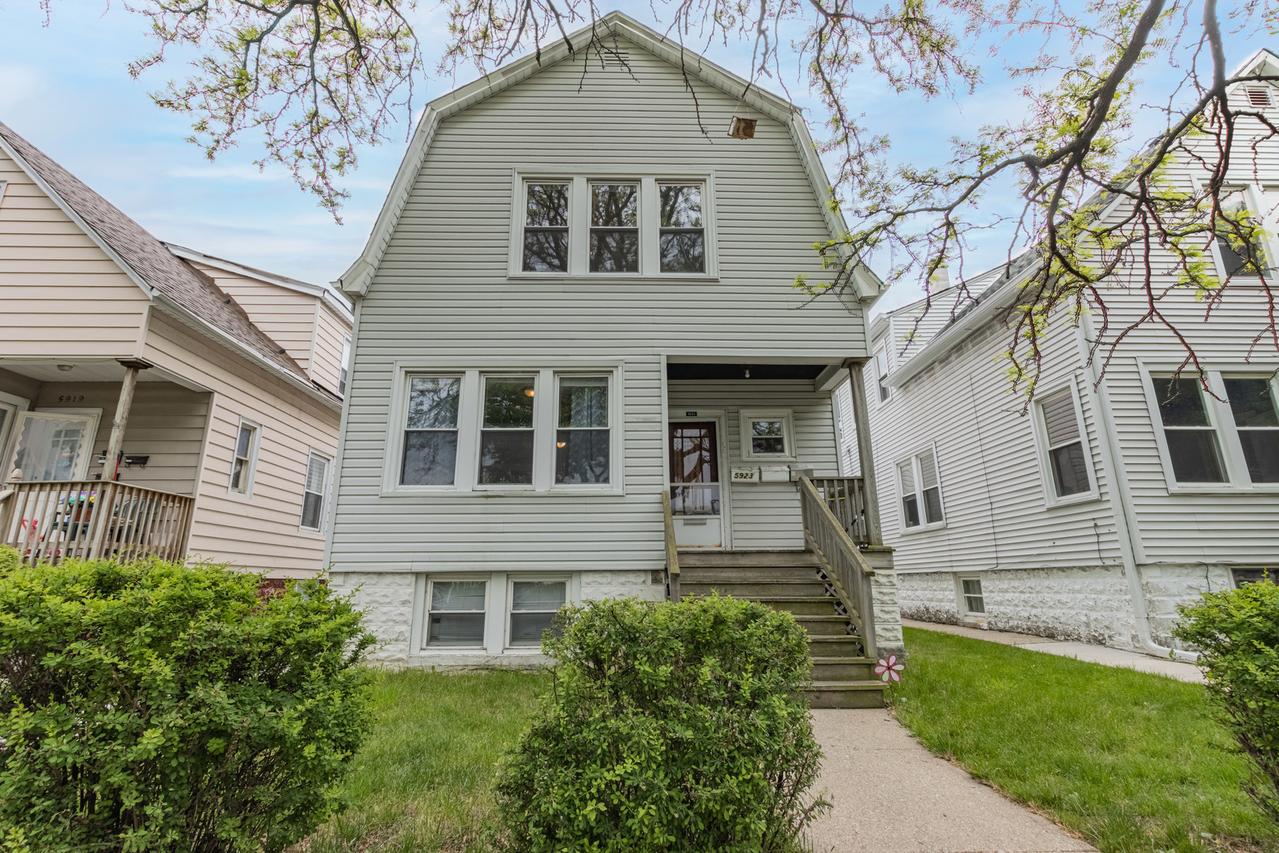 5923 W Eastwood Ave., Chicago, IL 60630