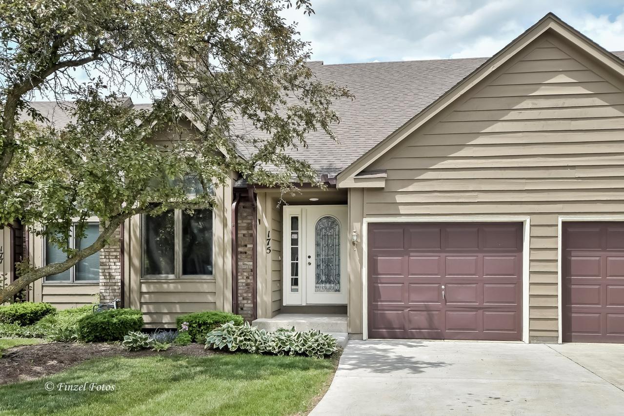 175 Dunbar Ln., East Dundee, IL 60118