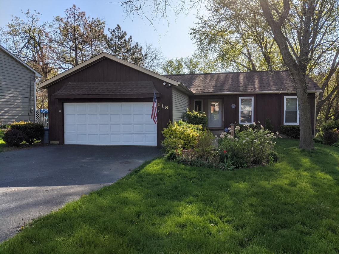 118 Hawthorne Rd., Lake in the Hills, IL 60156