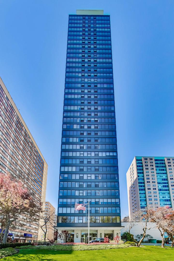 3150 N Lake Shore Dr. #6C, Chicago, IL 60657