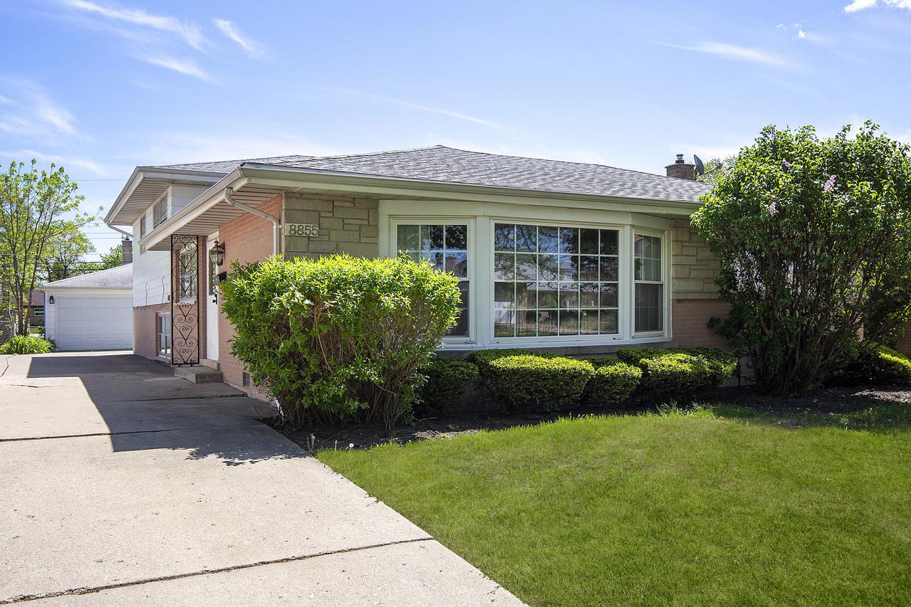 8855 N Elmore St., Niles, IL 60714