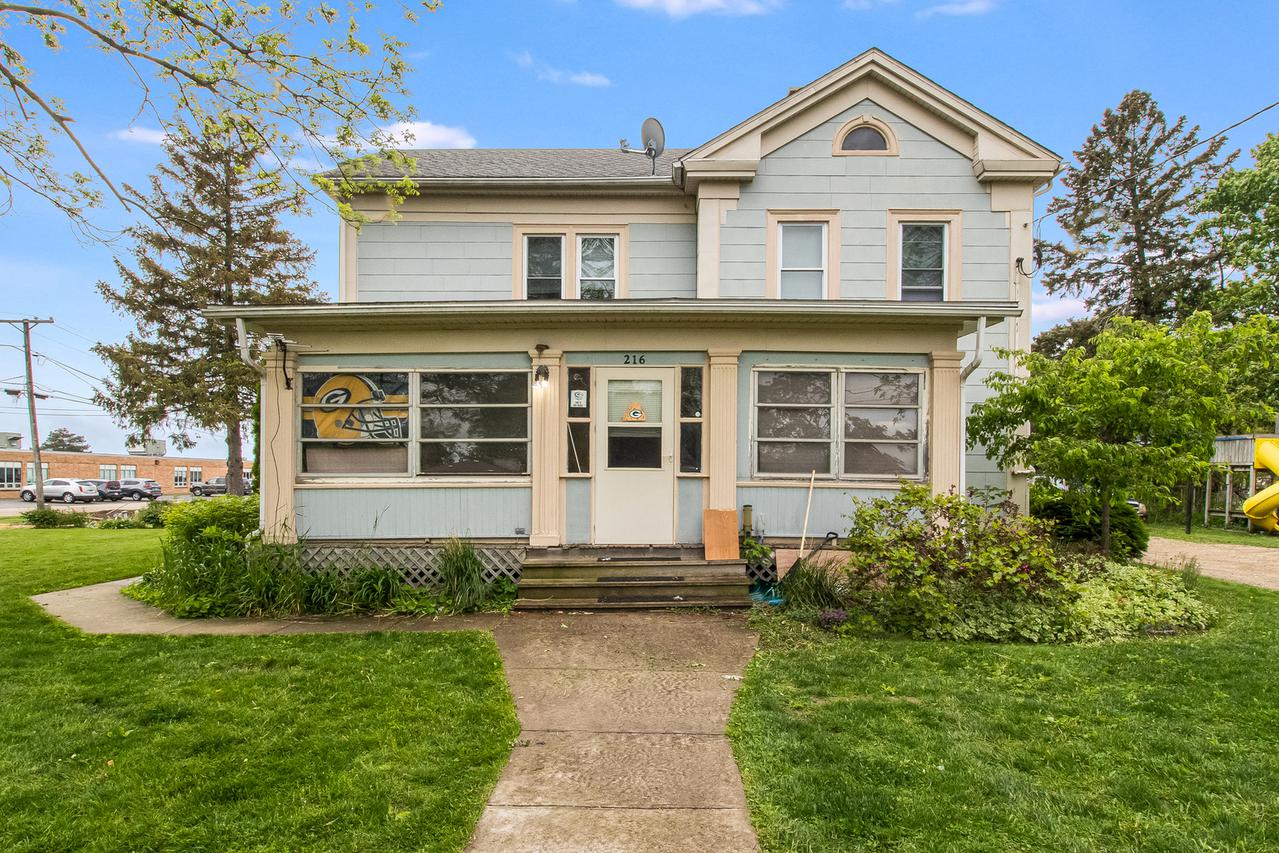 216 S Maple St., Somonauk, IL 60552