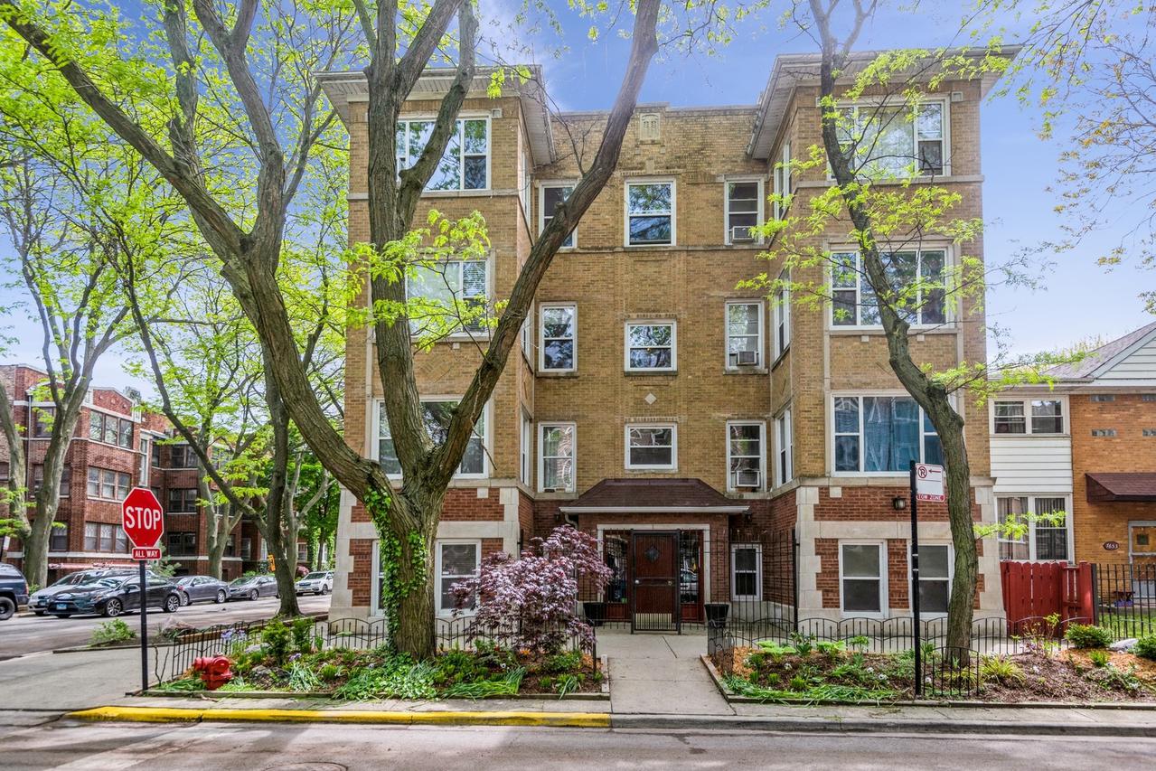 7657 N Greenview Ave. #2, Chicago, IL 60626
