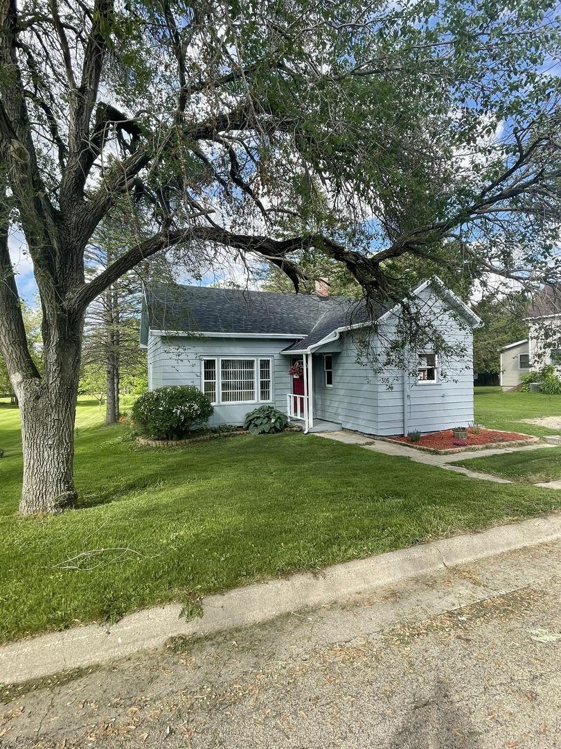 305 Grove, Lena, IL 61048