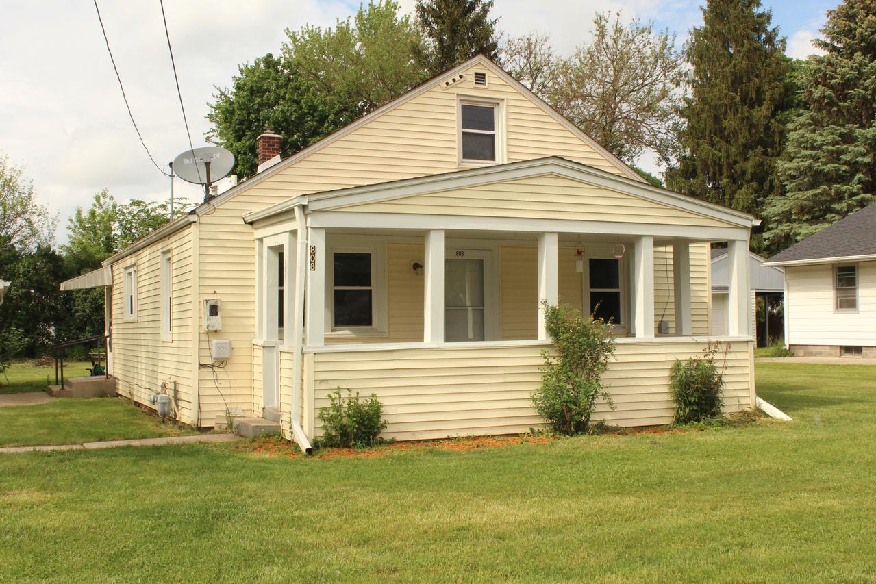 808 Superior Ave., Machesney Park, IL 61115