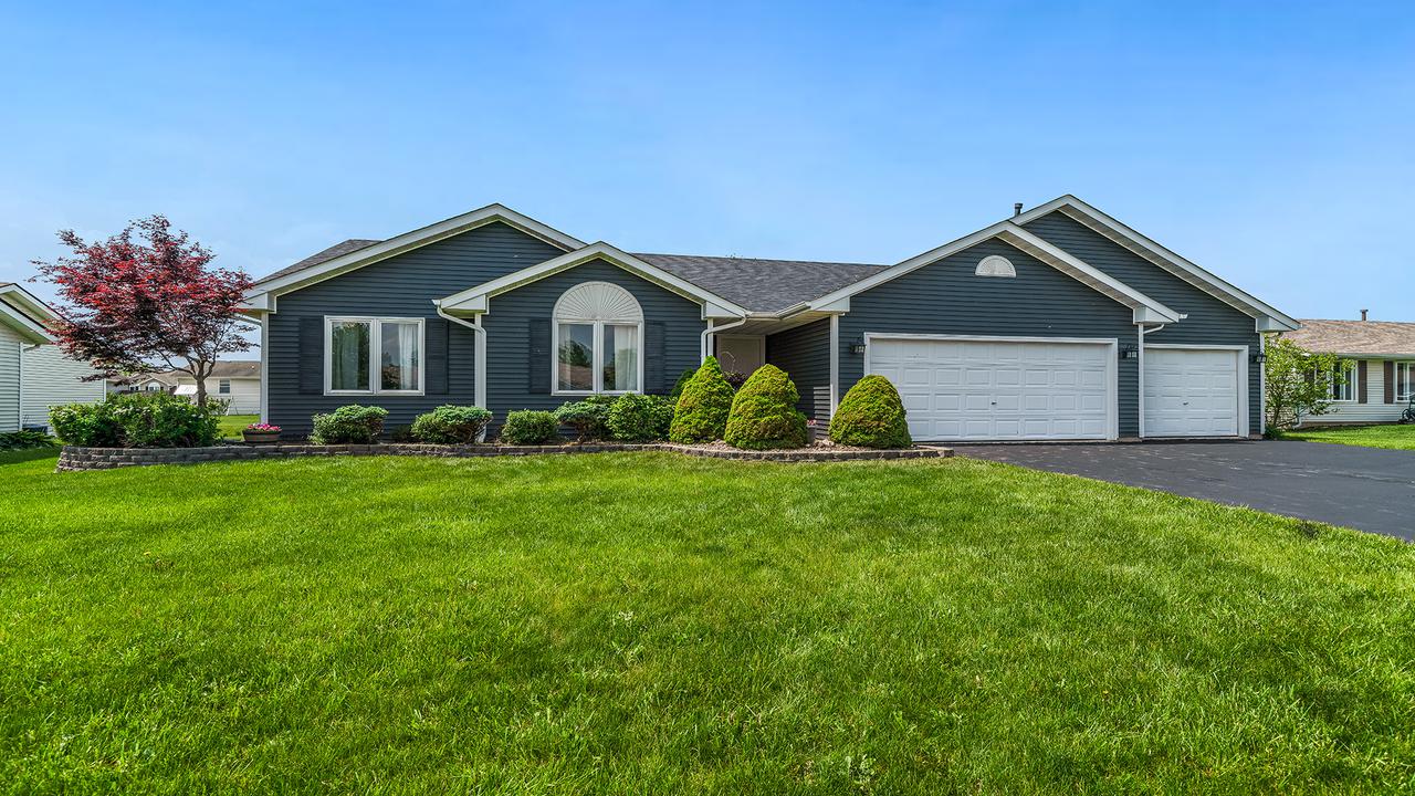 168 Autumnwood Ln., Davis Junction, IL 61020