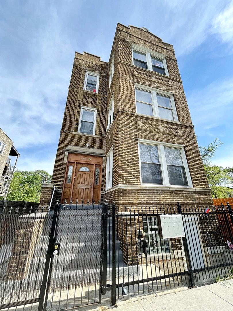 3810 W Ohio St., Chicago, IL 60624