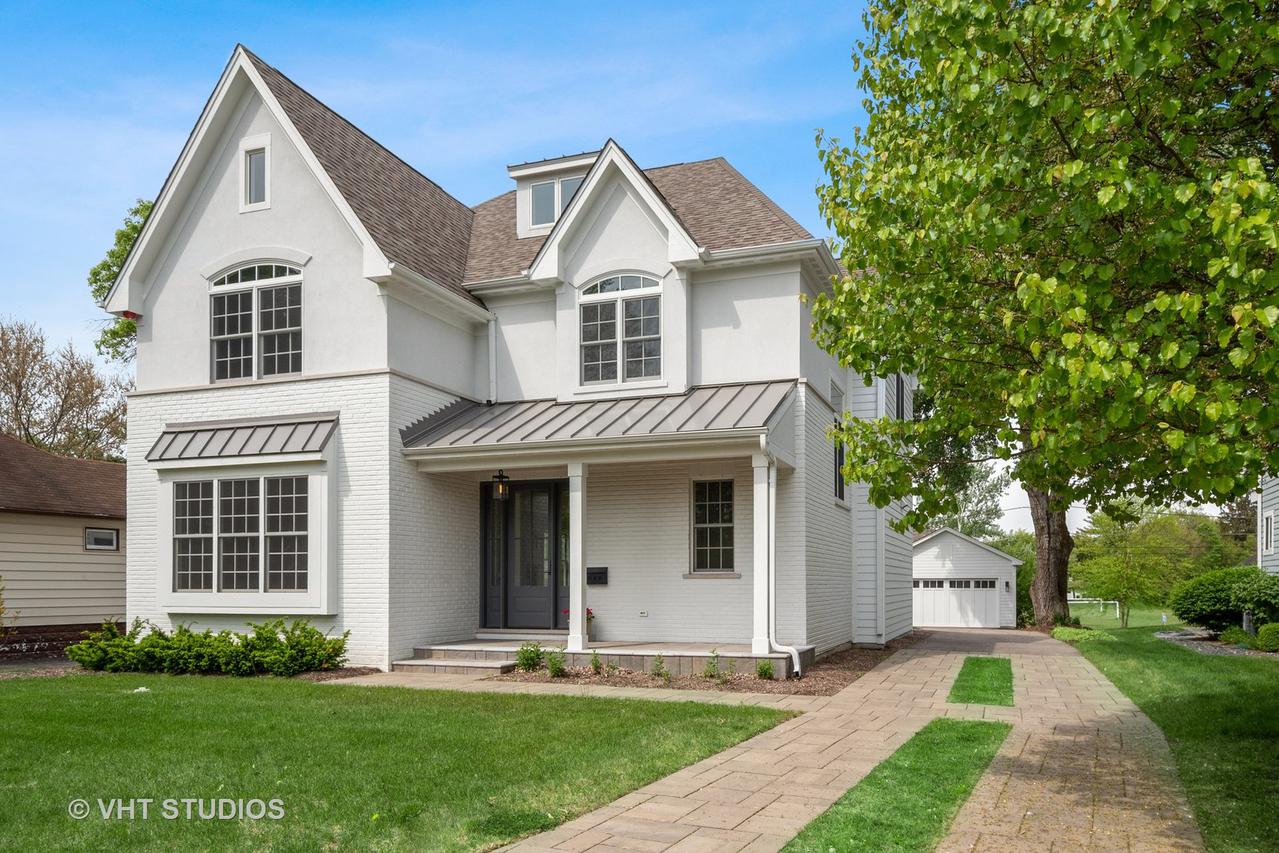826 S Grove Ave., Barrington, IL 60010