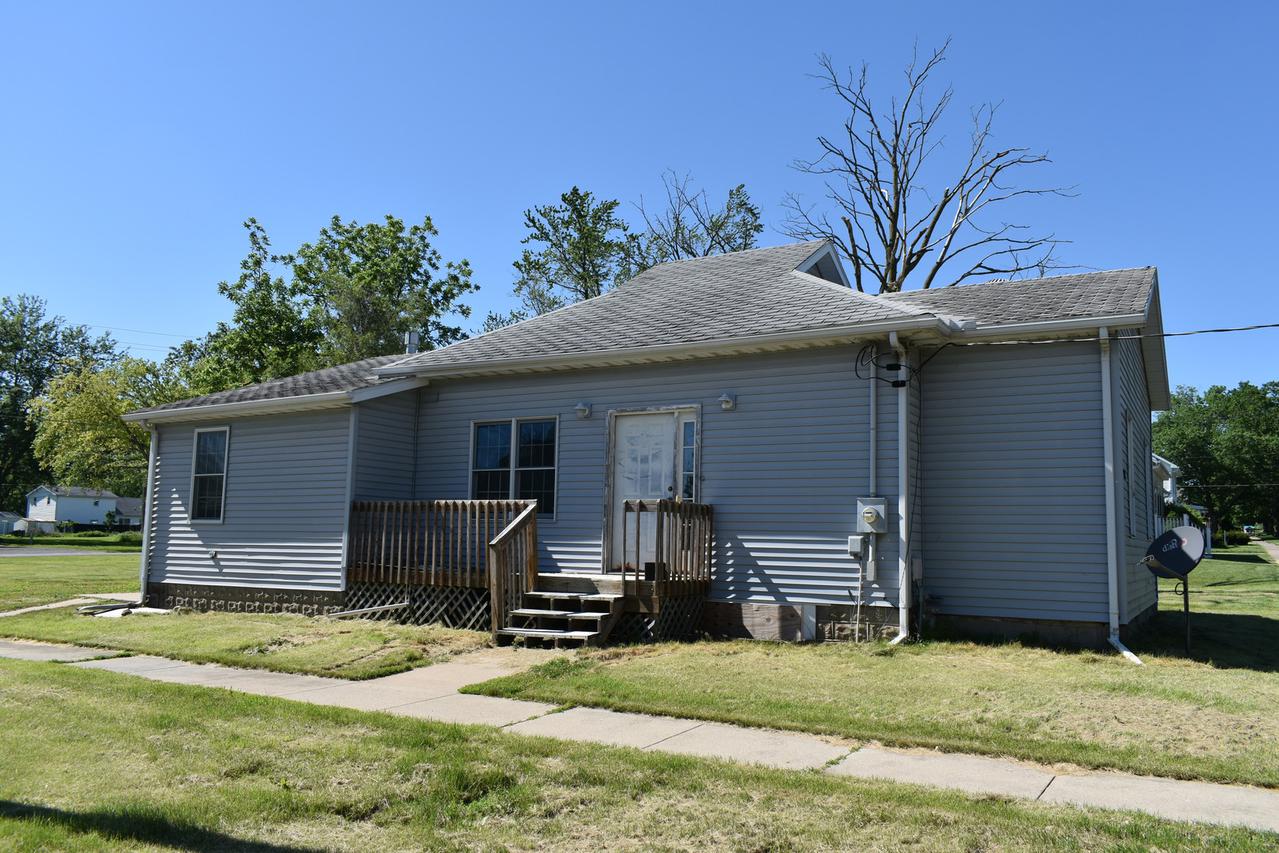 201 Church St., Roanoke, IL 61561