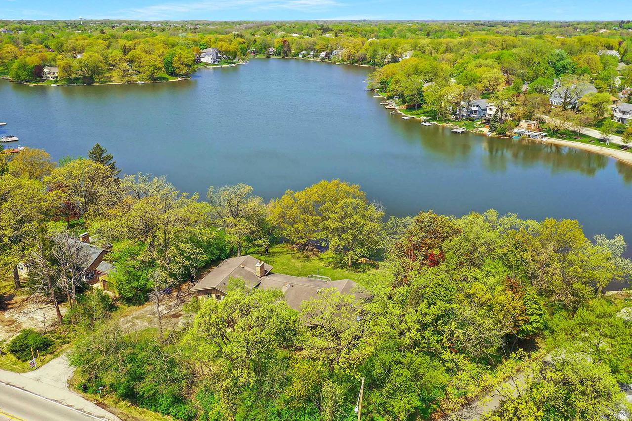 26040 N Midlothian Rd., Mundelein, IL 60060
