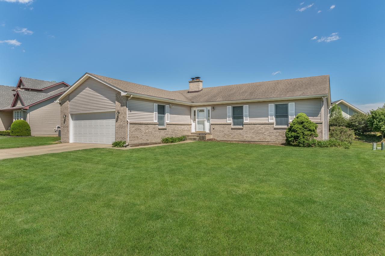 305 S Dewey St., Somonauk, IL 60552