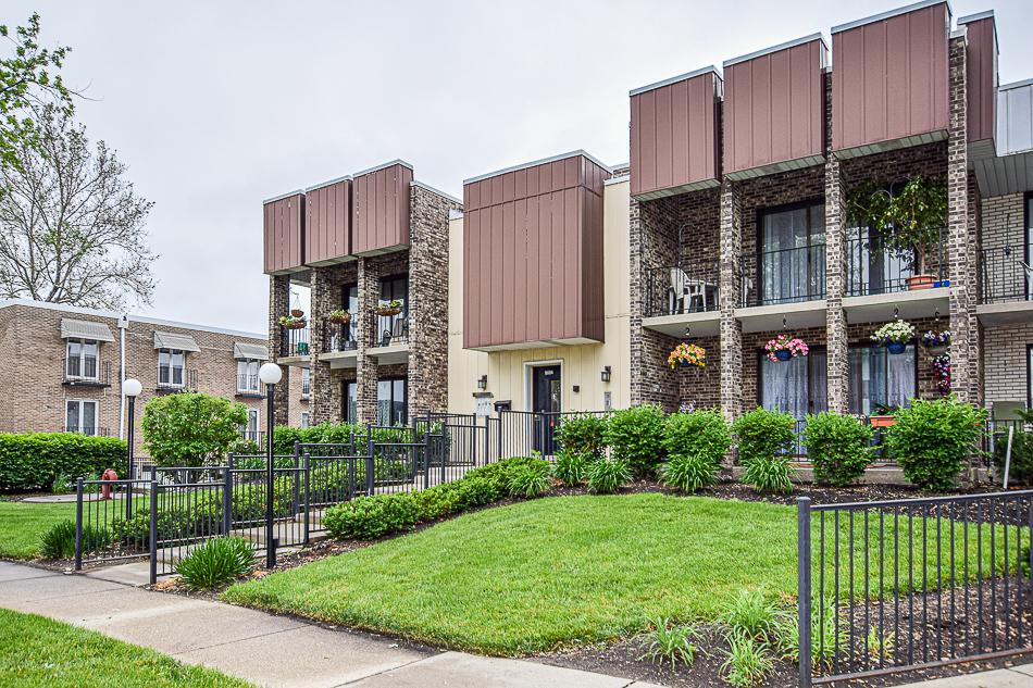9804 S Karlov Ave. #D, Oak Lawn, IL 60453