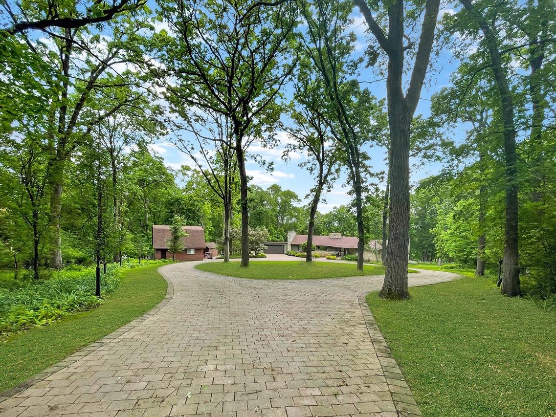 1484 Woodside Dr., Freeport, IL 61032