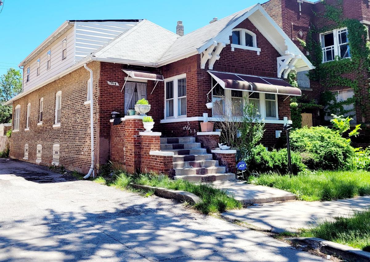 7915 S Elizabeth St., Chicago, IL 60620
