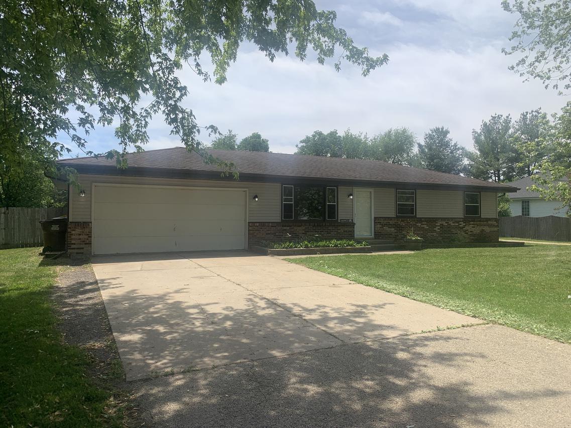 819 Greglynn St., Machesney Park, IL 61115