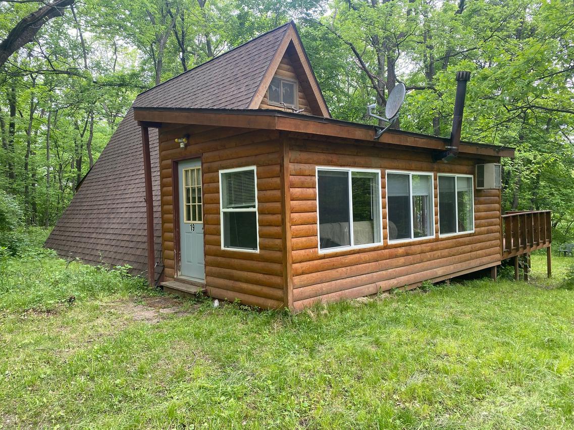 19 Navajo Ct., Putnam, IL 61560